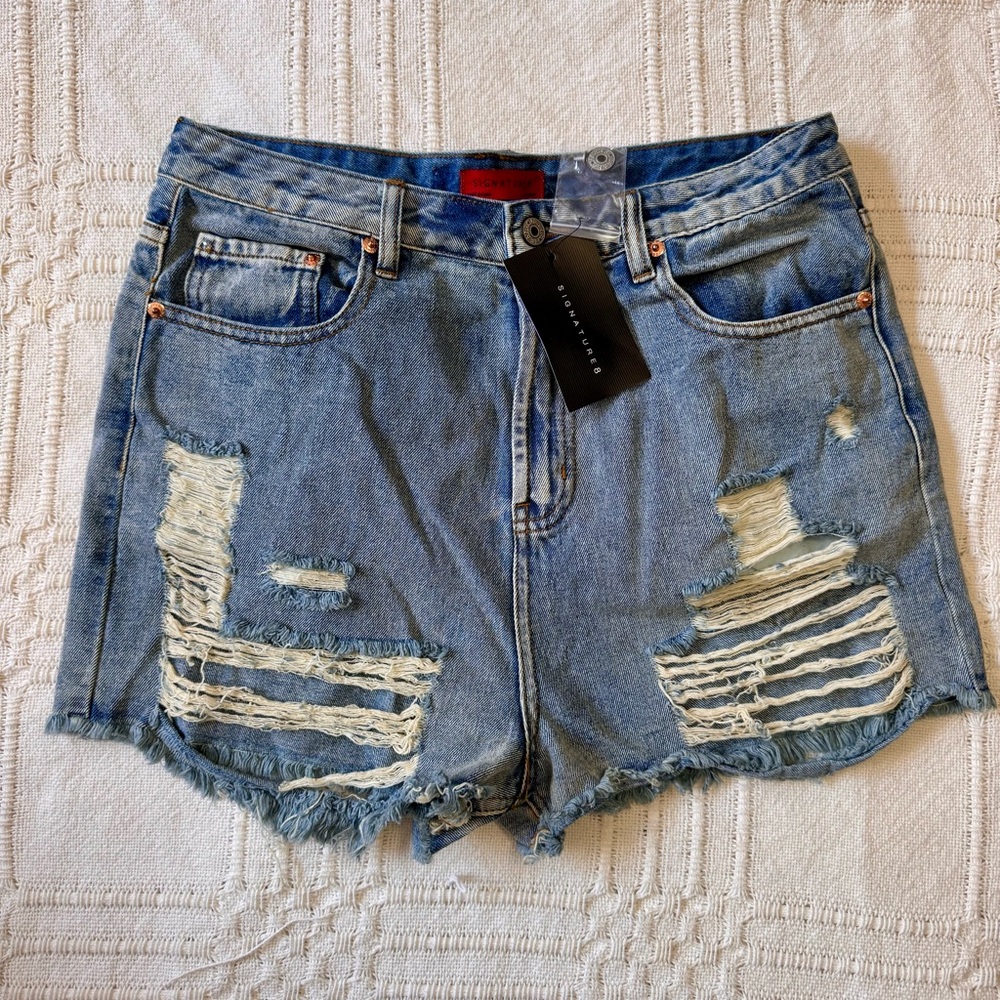 NWT ASOS Signature 8 torn denim shorts size L